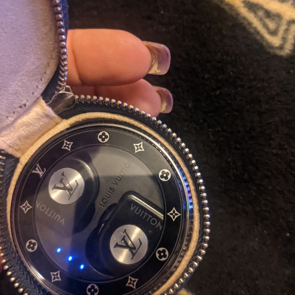 Louis Vuitton horizon ear buds